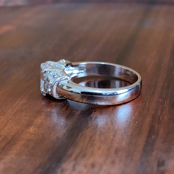 Silver tone ring size 8 - Picture 3 of 7